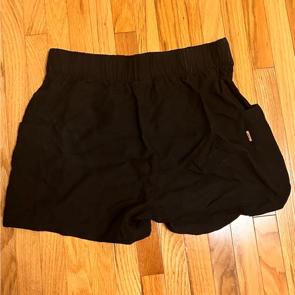 Tentree black shorts with pockets Size M (feels like US4-6). - Picture 3 of 4